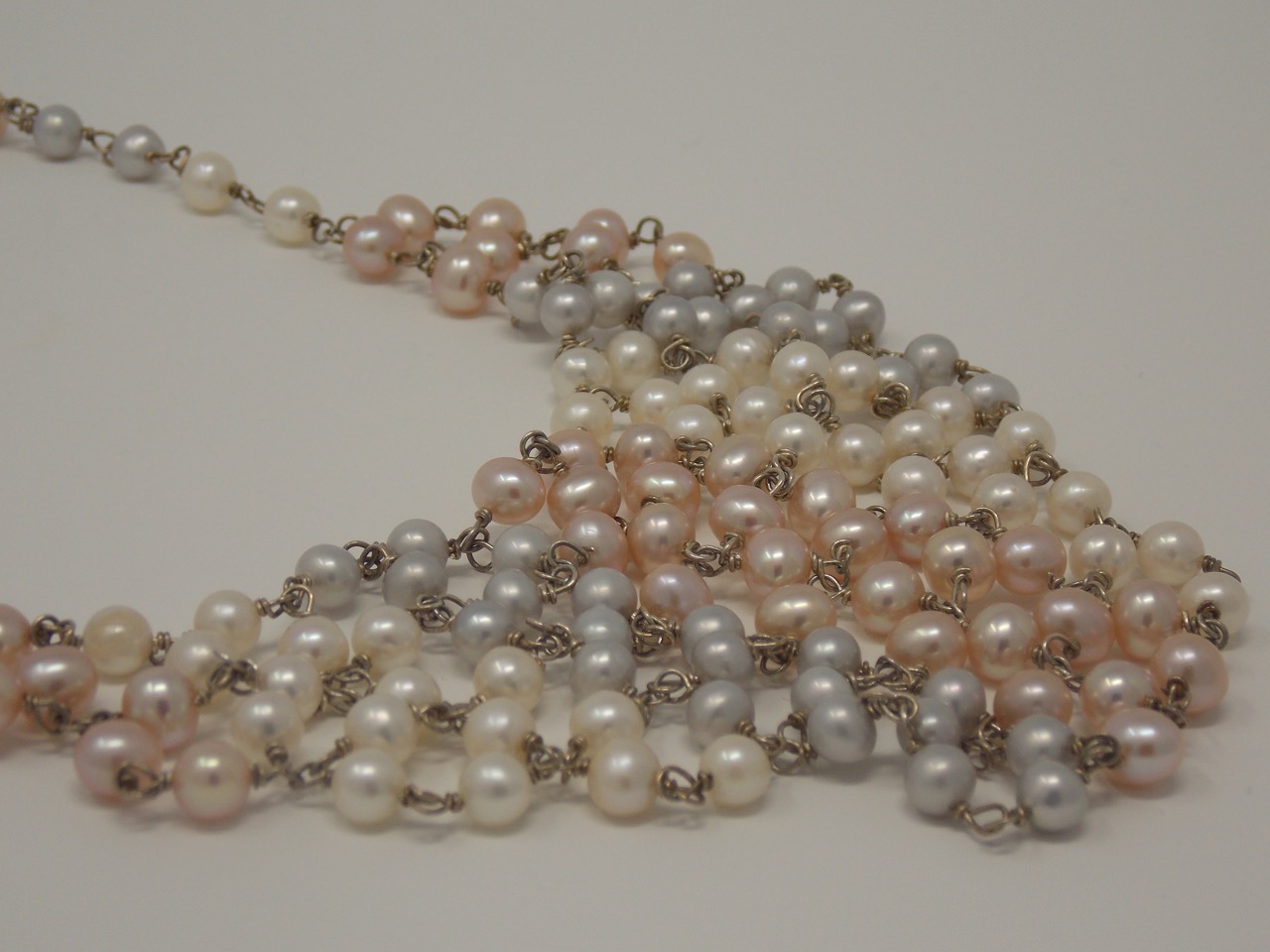 Bavaglino bimba con organza e stampa collana di perle